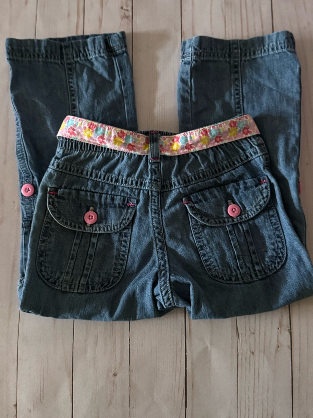 Jeans with floral belt